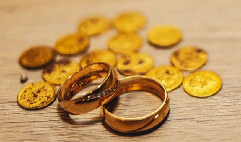 Gold Prices Hit Record ₹1.3 Lakh per 10g in Delhi; Silver Soars Amid Global Rally