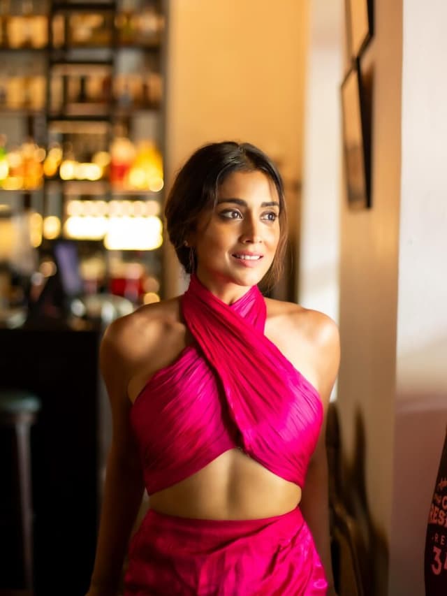 Sculpted Grace: Shriya Saran’s Stunning Social Media Looks