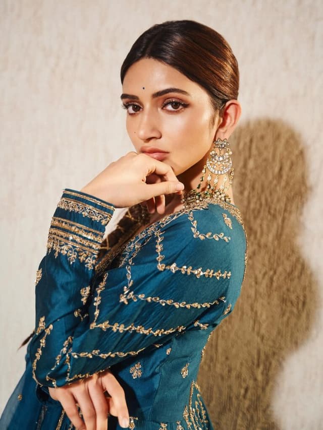 Sreeleela Slays Diwali Vibes In Royal Hues