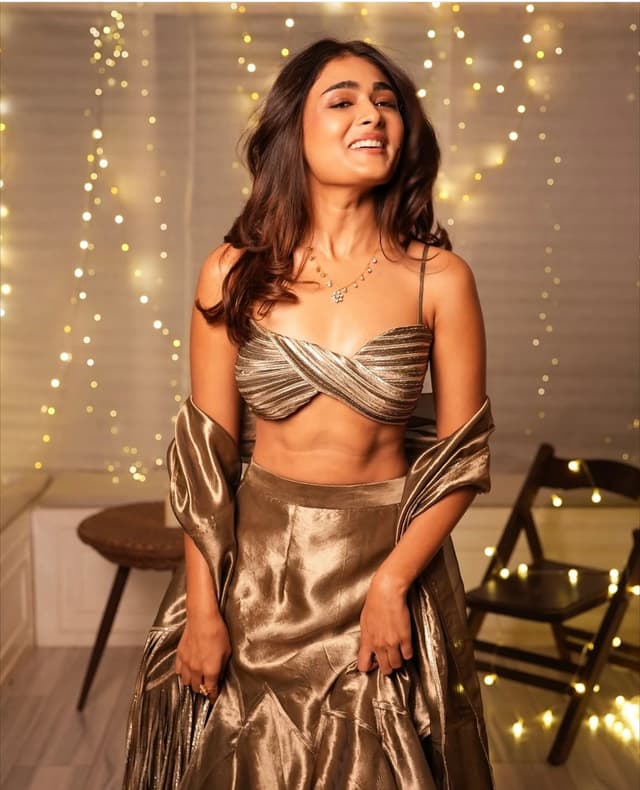 Shalini Pandey dazzles in gold for Diwali celebrations!
