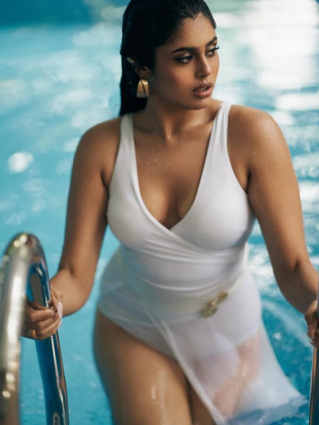 Faria Abdullah Sets the Internet Ablaze with Poolside Glam!
