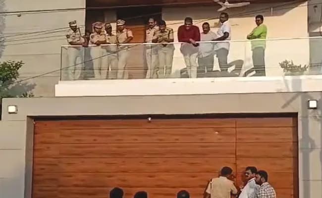 Tense Situation at Jogi Ramesh’s Residence – Police Surround Former Minister’s House