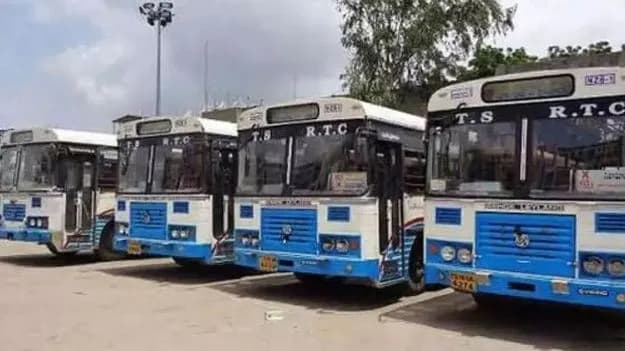 RTC Bus Crashes Into Divider in Telangana – Passengers Escape Unhurt