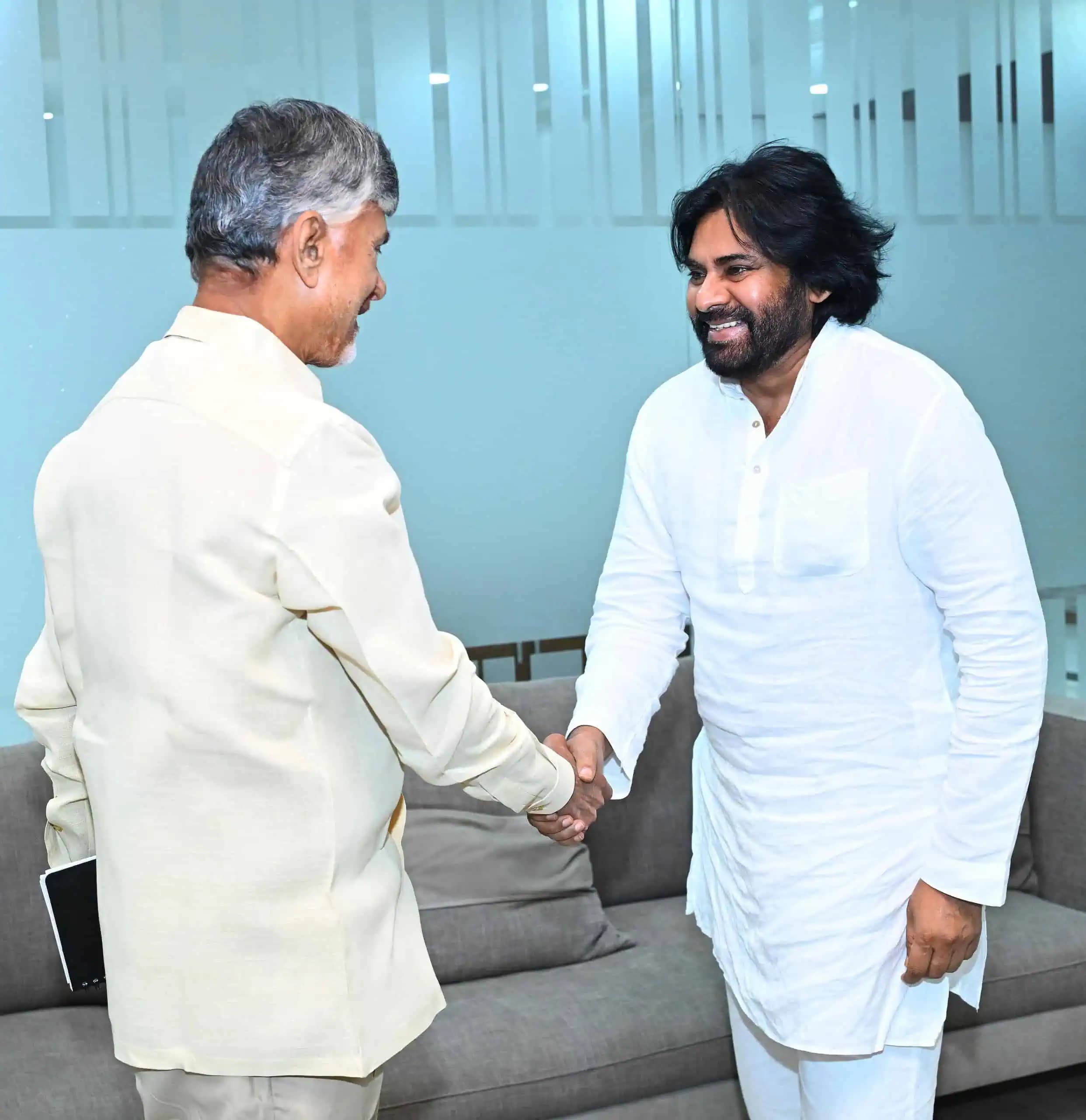 Chandrababu praises Pawan’s Integrity and Work Ethic – Here’s Why!