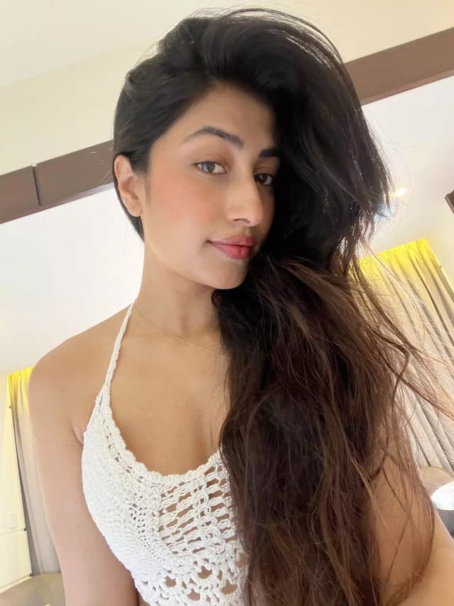 Dhanashree Verma’s Goa Glow Steals the Spotlight.