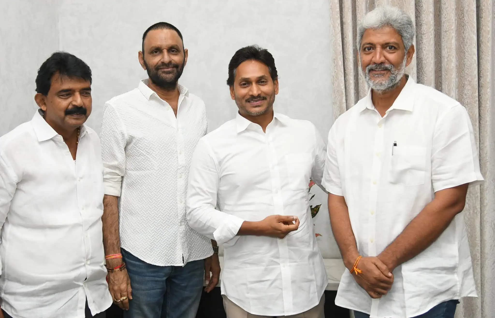 Why Did YS Jagan Hold a Sudden Meeting with Key YSRCP Leaders ?