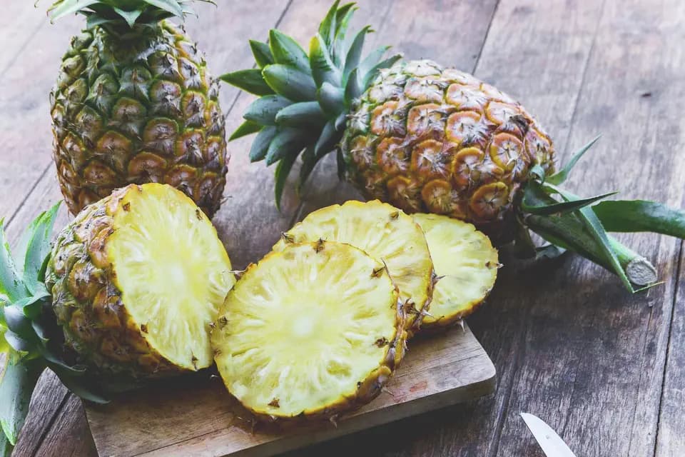Pineapple Can Be Dangerous! 6 Types of People Who Must Avoid It