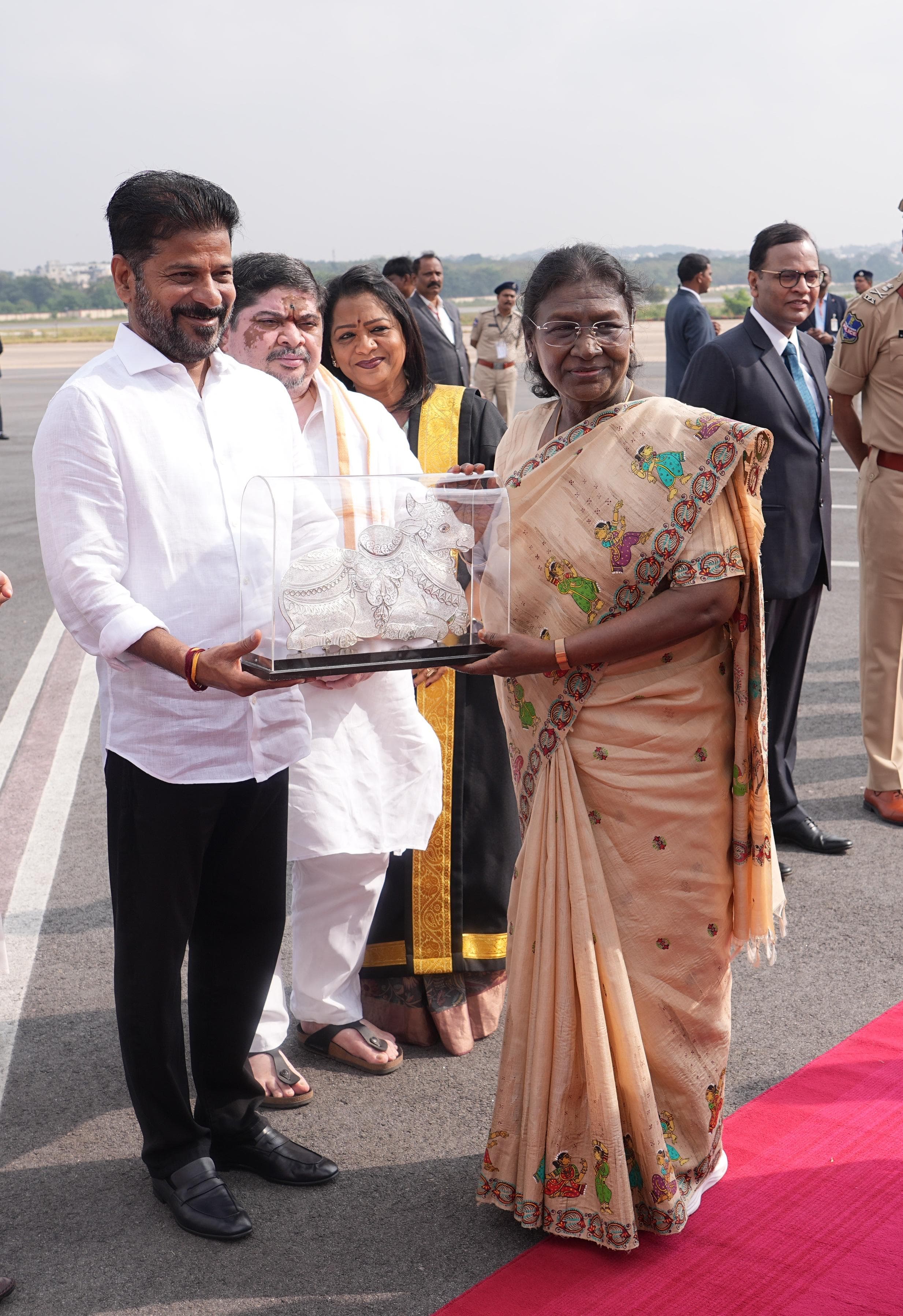 President Droupadi Murmu Concludes Her One-Day Visit to Hyderabad