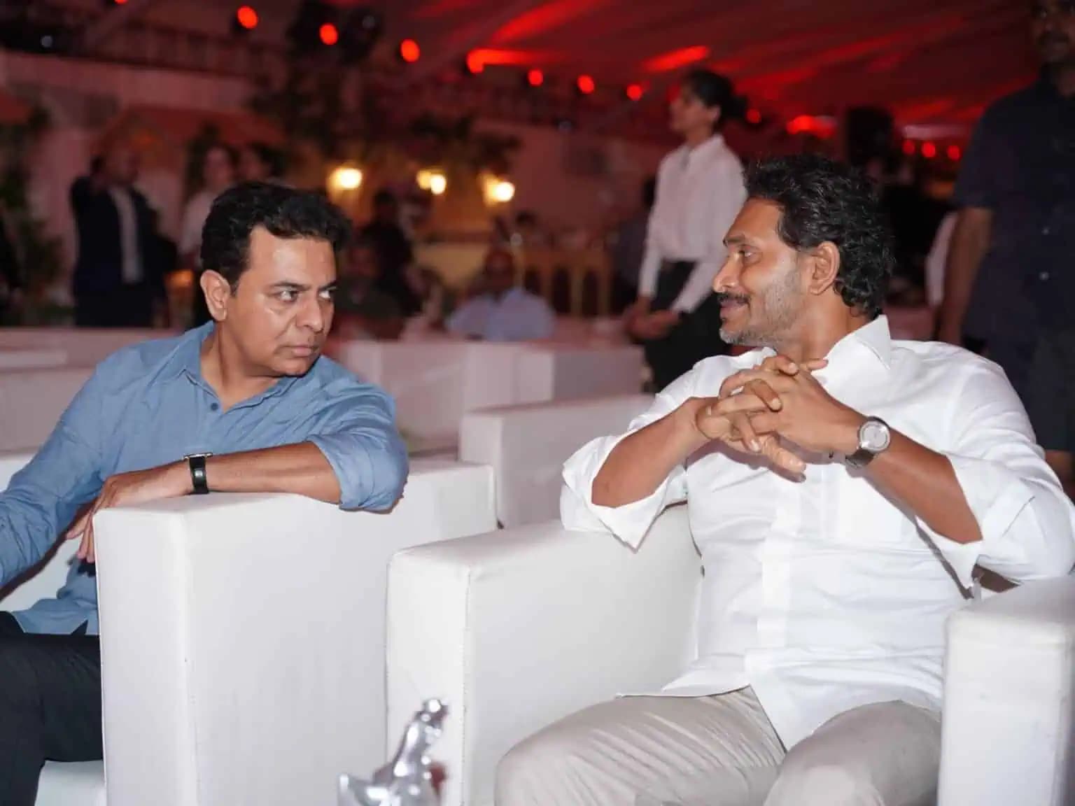 Is this a future political signal ?