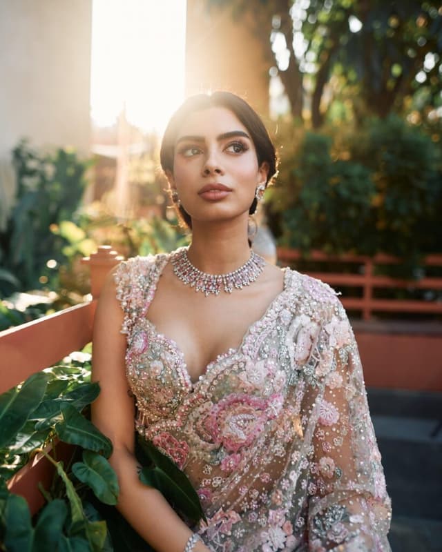 Khushi’s serene morning-light photos capture her elegance effortlessly!