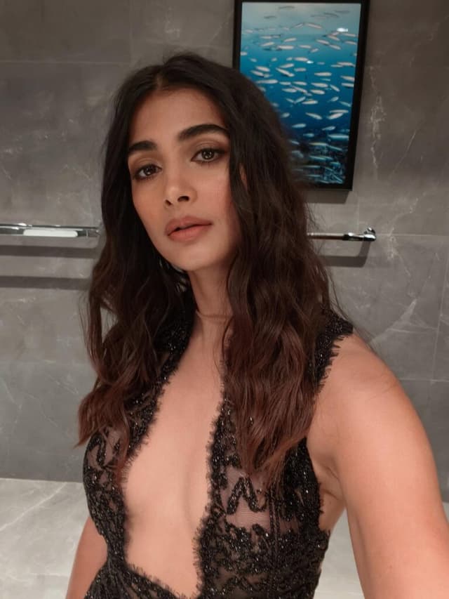 Pooja Hegde embraces December chill!