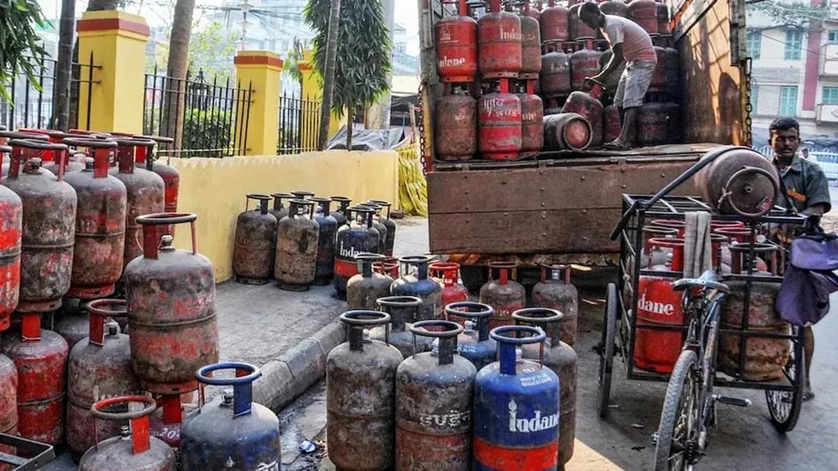 Gas Cylinder Prices: Commercial LPG Cylinder Prices Reduced from Today – Here Are the New Rates