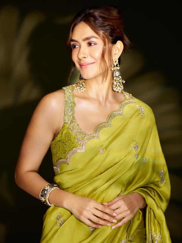 Mrunal Thakur’s Timeless Charm