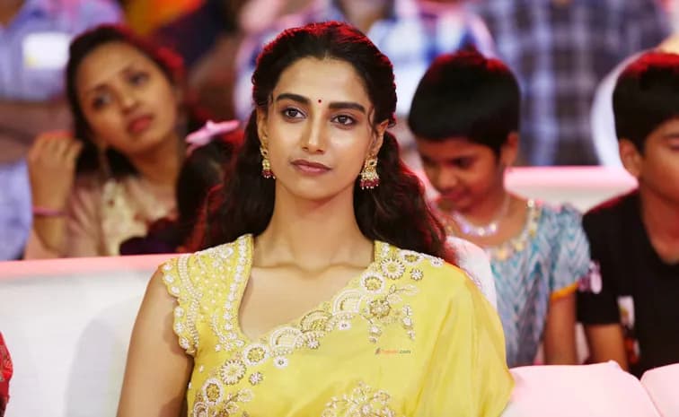 My wedding campaign is fake. - Heroine Meenakshi Chowdhury