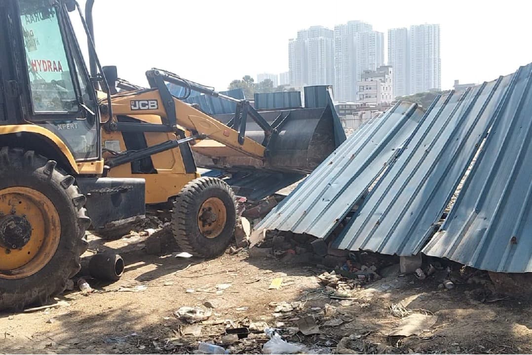 Hydra seizes government land worth ₹600 crore in Miyapur