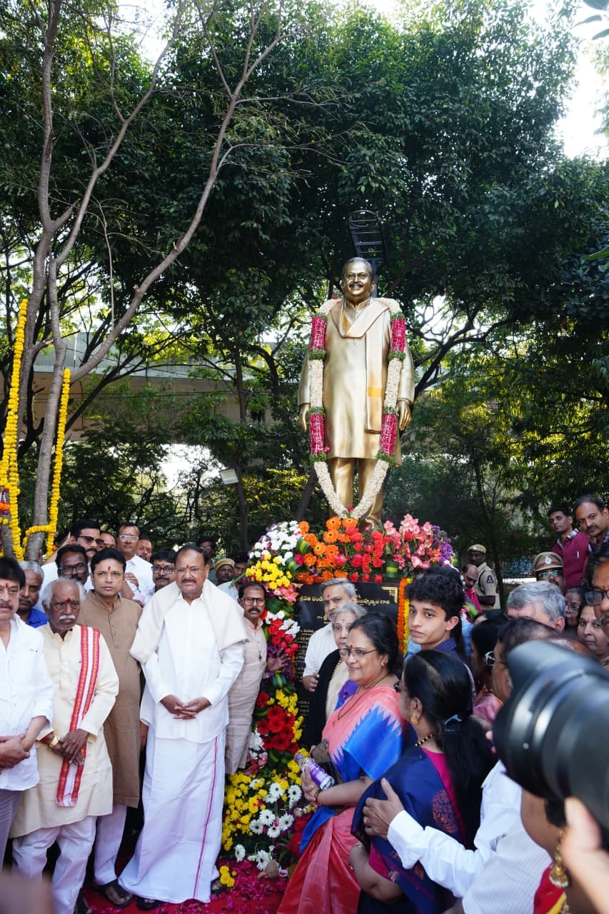 Former Vice President Venkaiah Naidu unveiled the statue of SP Balasubrahmanyam!