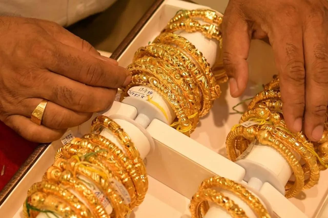 Gold and Silver Prices Decline