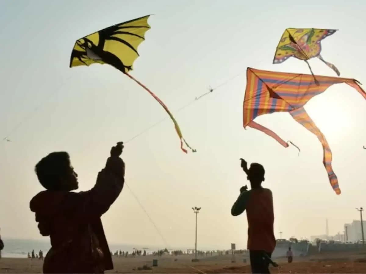 No Kite Flying Near Metro: Hyderabad Metro Issues Safety Advisory!