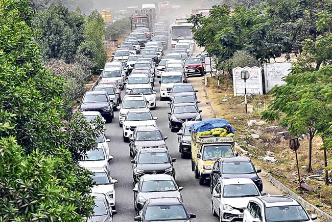 Heavy Traffic on Hyderabad-Vijayawada National Highway