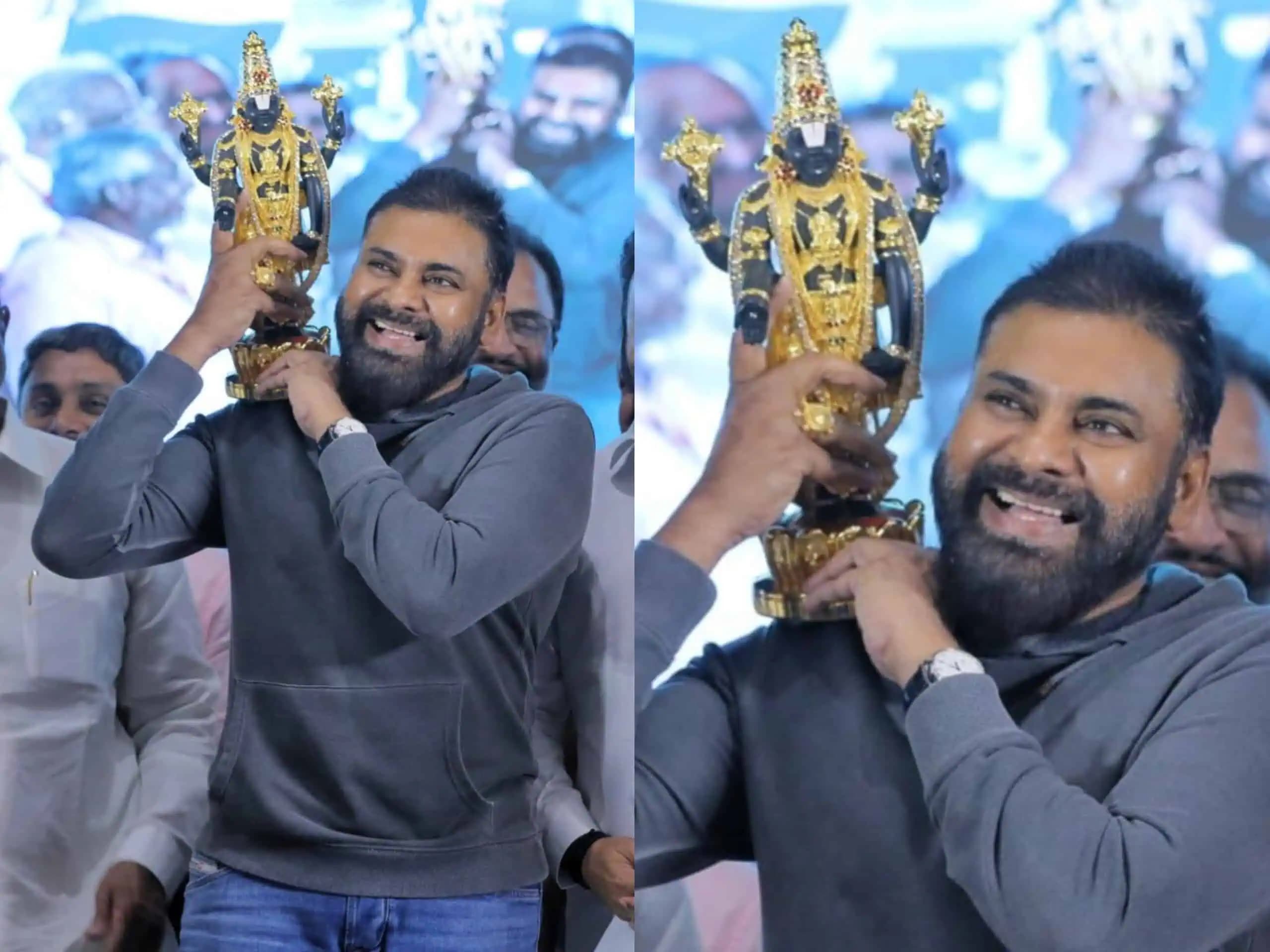 Pawan Kalyan with a Balaji idol… Photos go viral