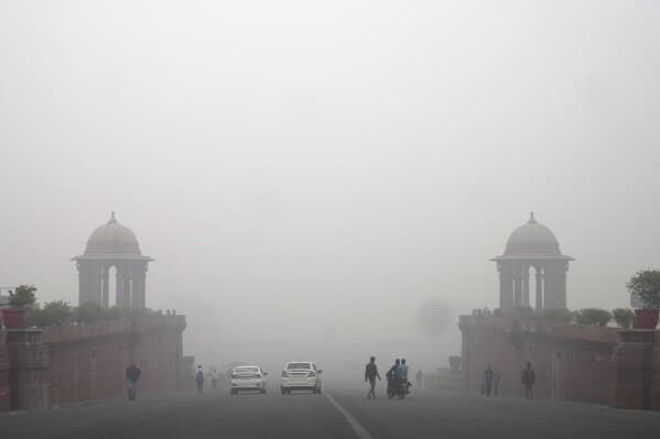 Delhi Turns into a Death City-Pollution Claims 25 Lives a Day, Capital Suffocates!