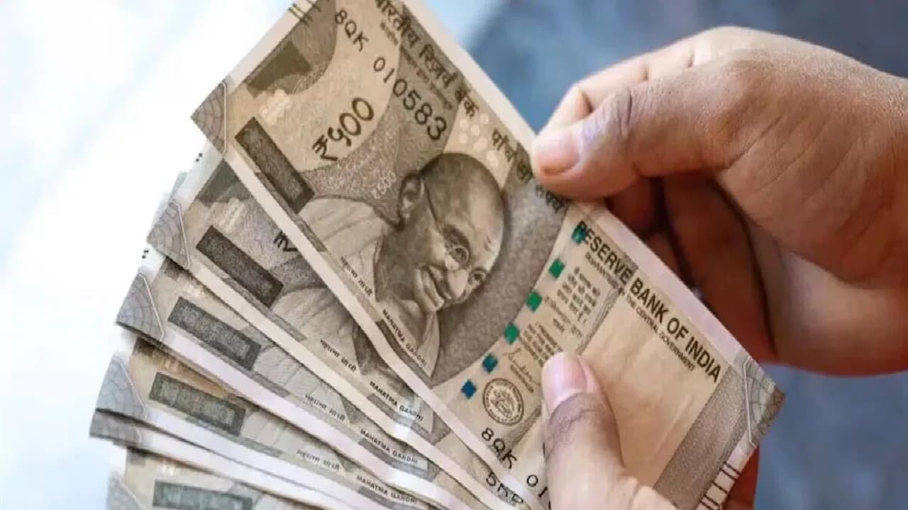 Big news for street vendors in Andhra Pradesh: Rs. 30,000 credit card scheme launched