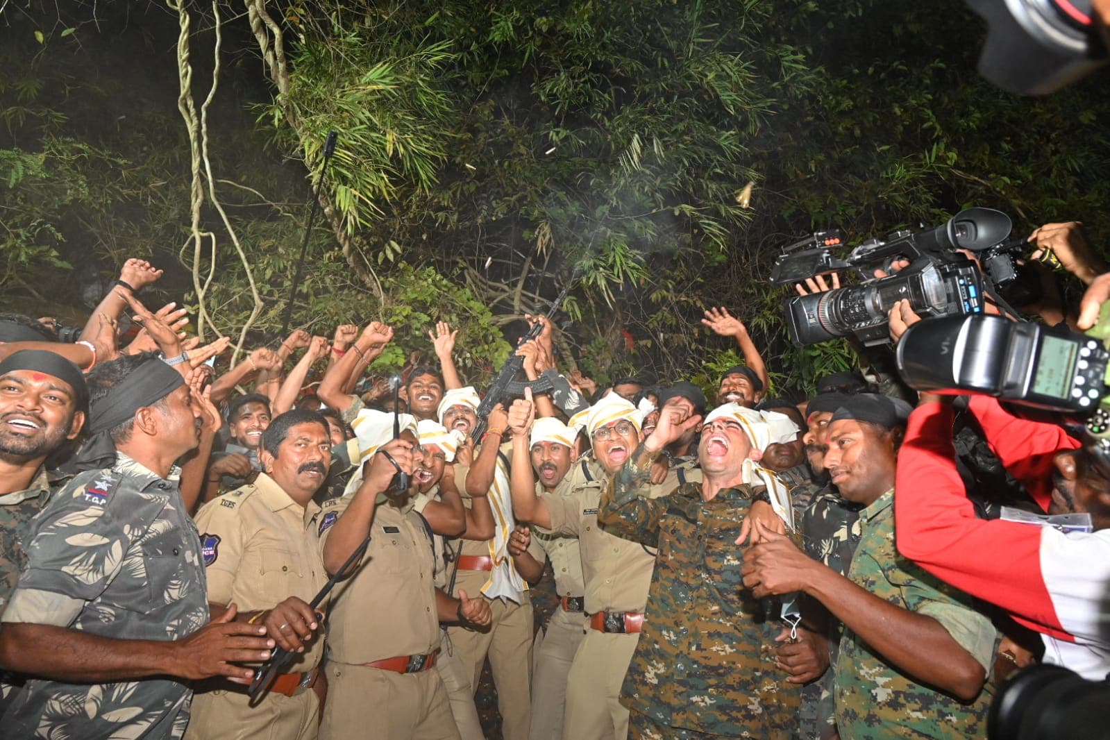 Medaram Sammakka–Sarlamma Jatra Begins with Grand Celebrations