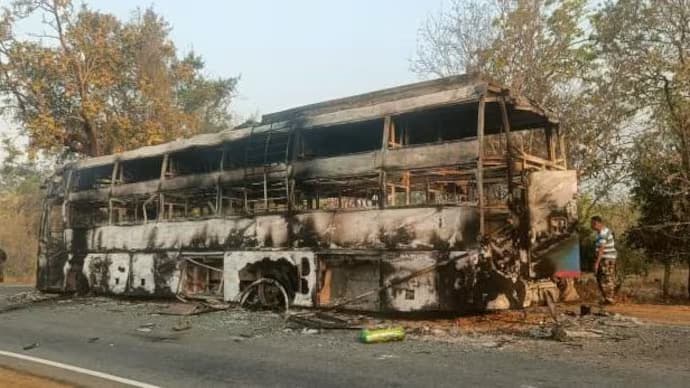 Bus Blaze on Highway, Major Tragedy Averted !