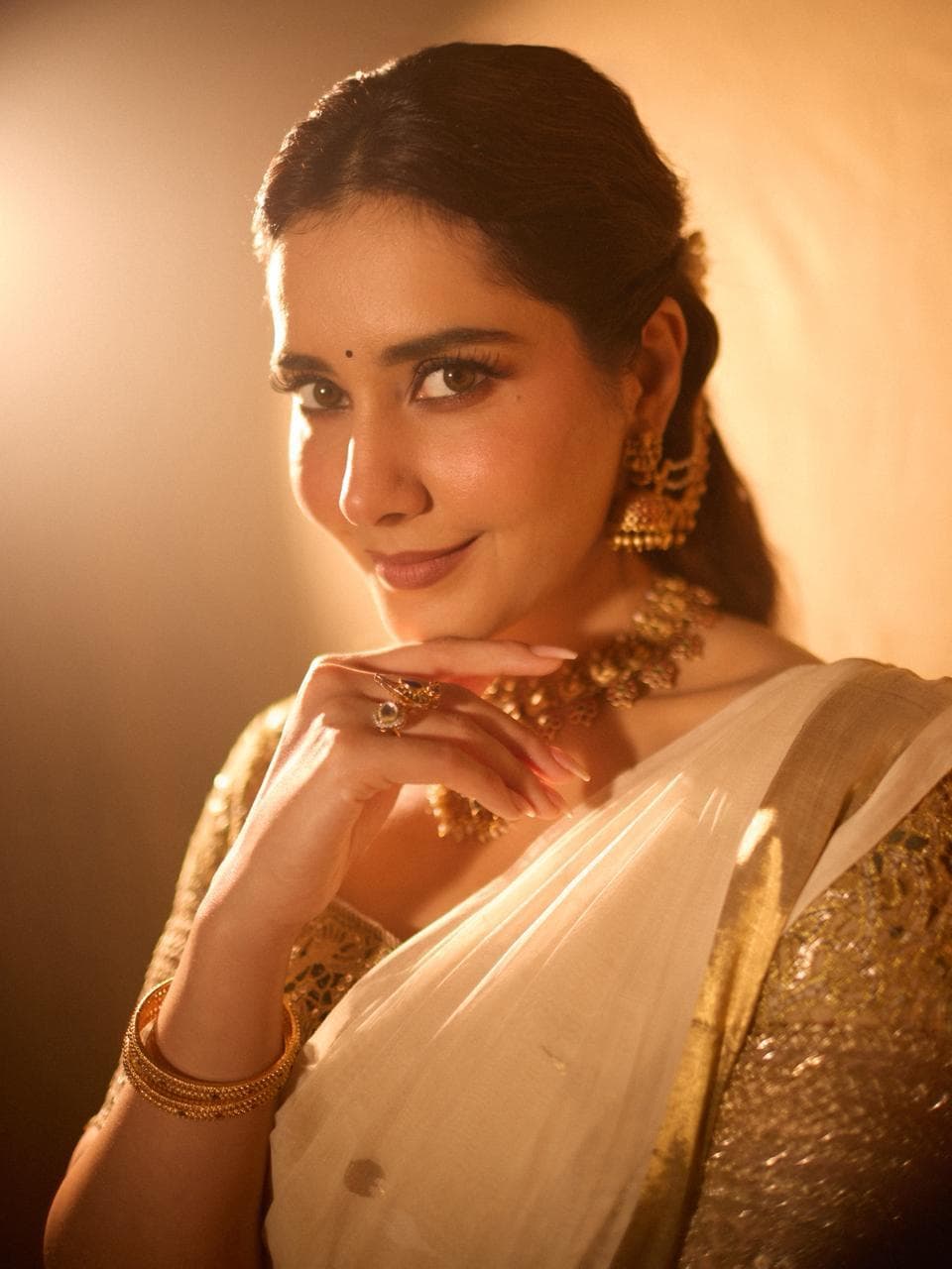 Raashii Khanna Impresses with ‘Shiv Kailashon Ke Waasi’ Song on Maha Shivaratri