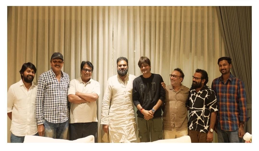 Director Harish Shankar meets Andhra Pradesh Deputy CM