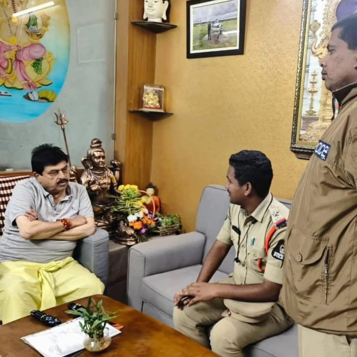 Tension at the residence of T.BJP chief Ramchander Rao