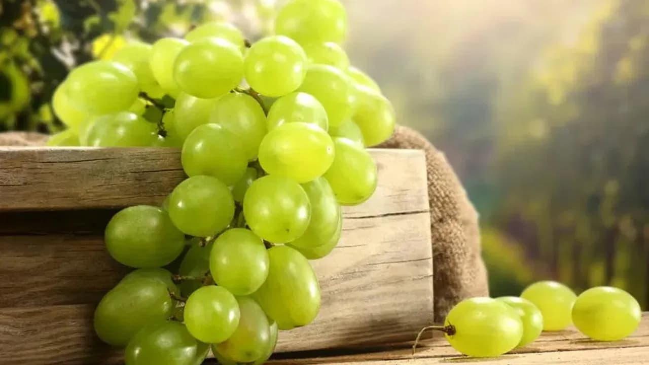 Grapes May Pose Serious Health Risks if Not Properly Cleaned, Experts Warn