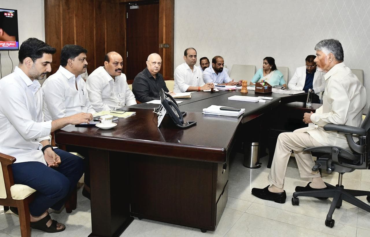 AP CM suggests weightage for better performing employees