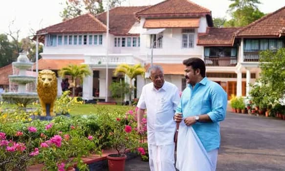 Mohanlal Turns Interviewer for  CM Pinarayi Vijayan