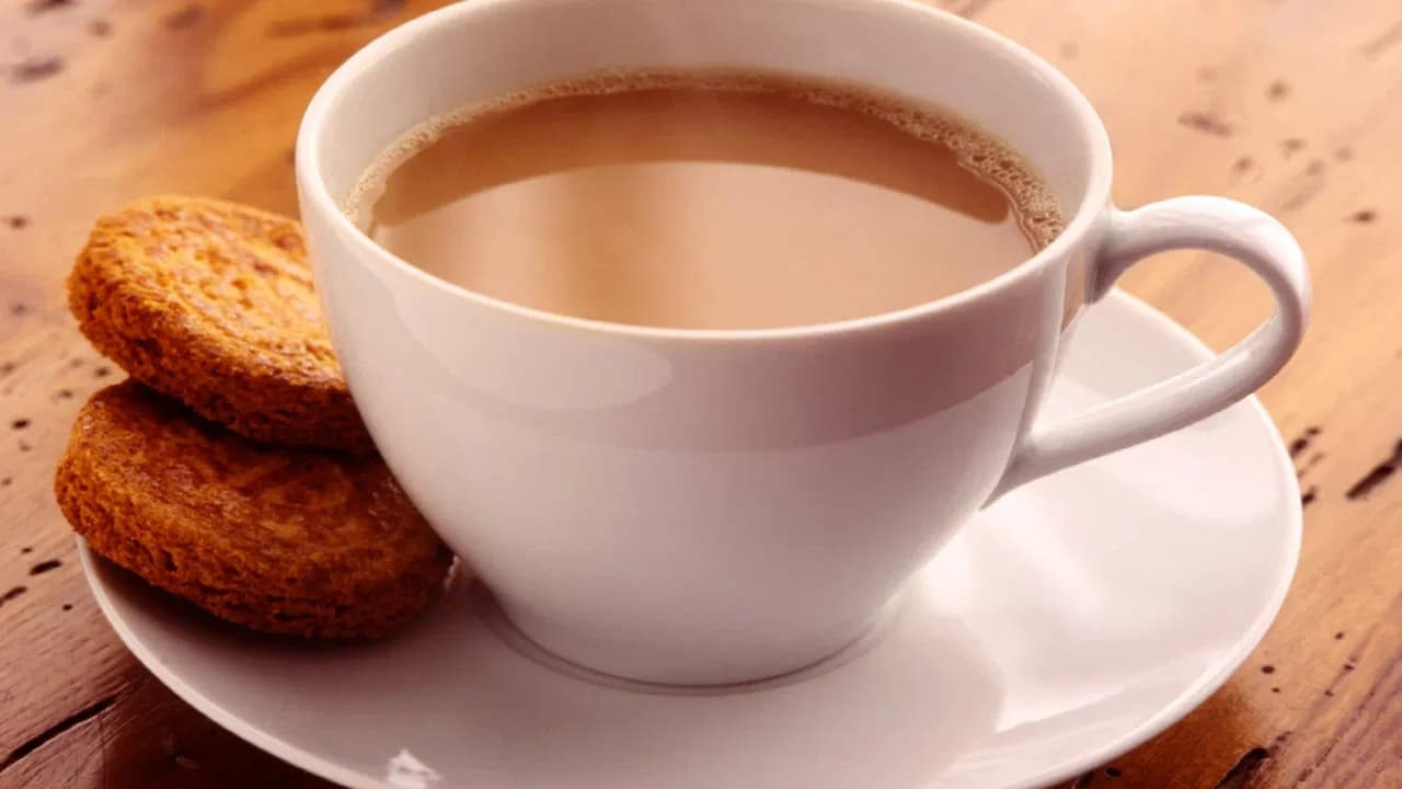 Avoid Excessive Tea Consumption in Summer, Doctors Warn