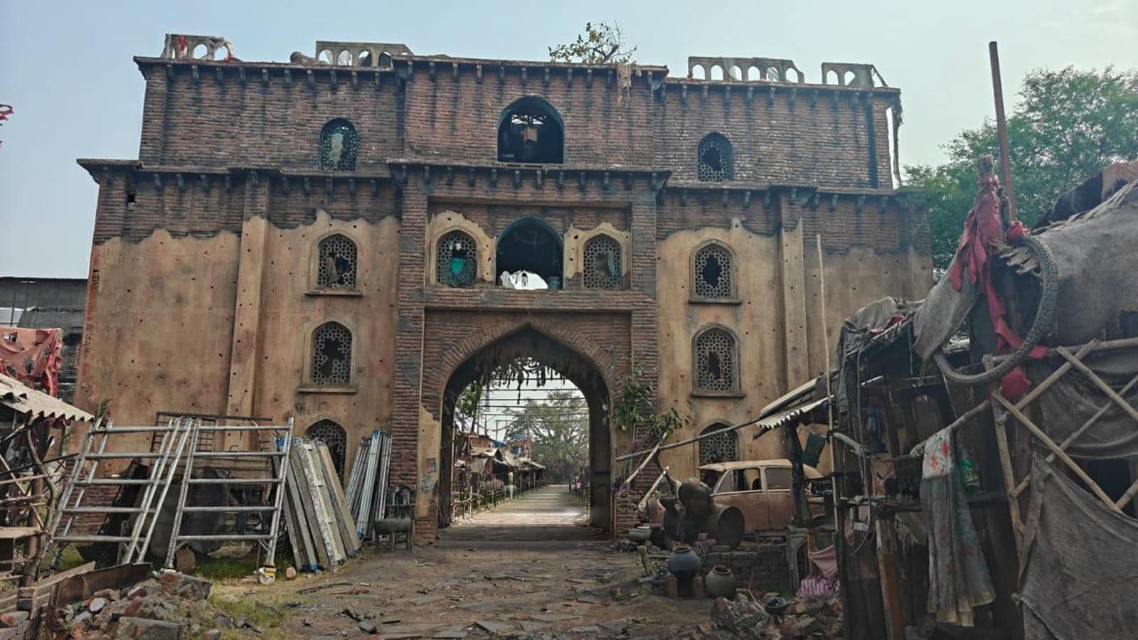 Massive Set Built for ‘Aaya Sher’ Song in The Paradise