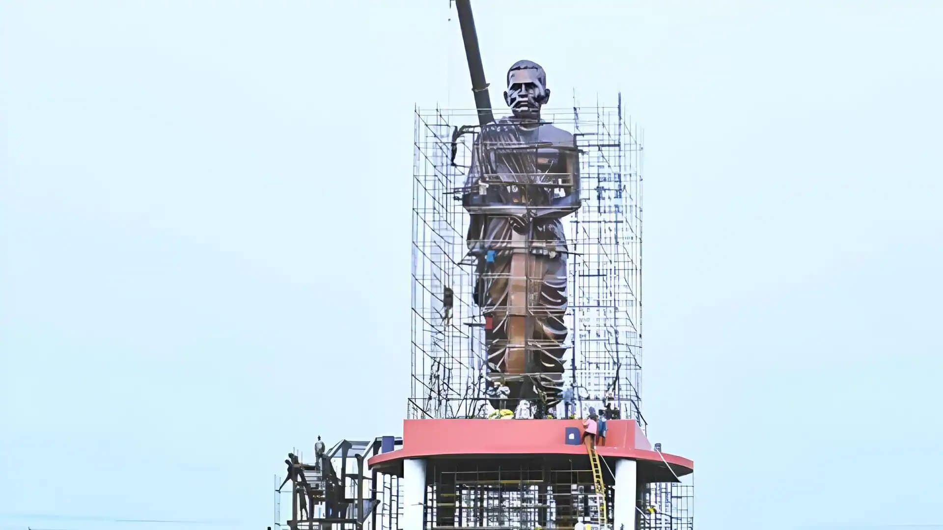CM Chandrababu Unveils Potti Sreeramulu Statue in Amaravati