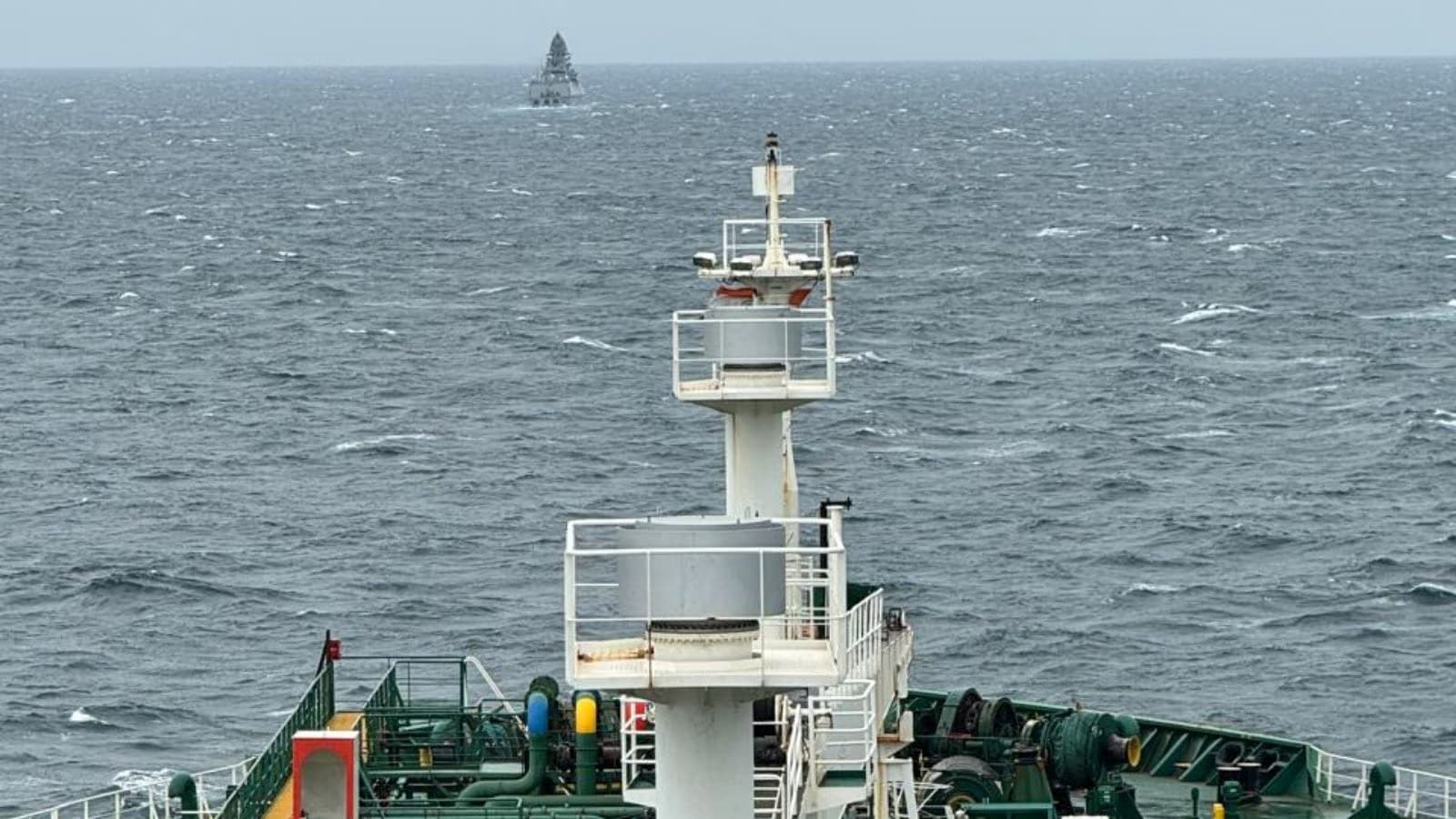 Indian LPG Tankers Safely Exit Hormuz Strait Amid Tensions