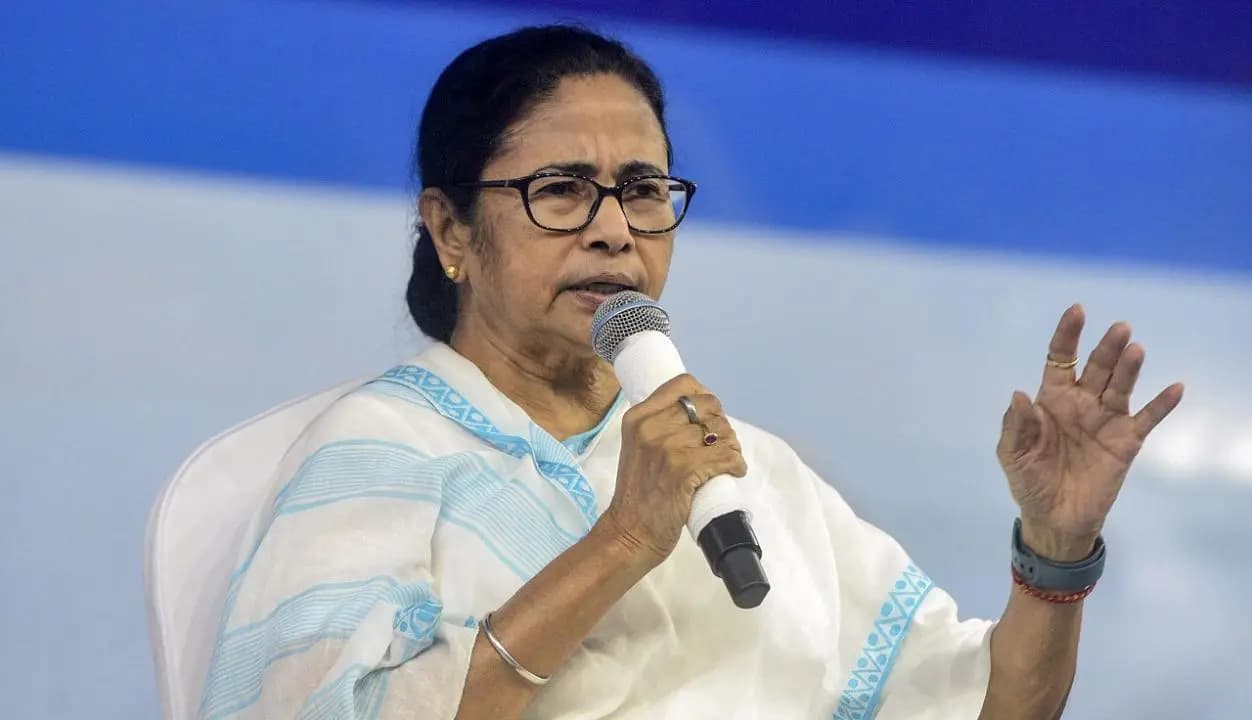 Is BJP planning a massive deal to defeat Mamata in Bengal ?