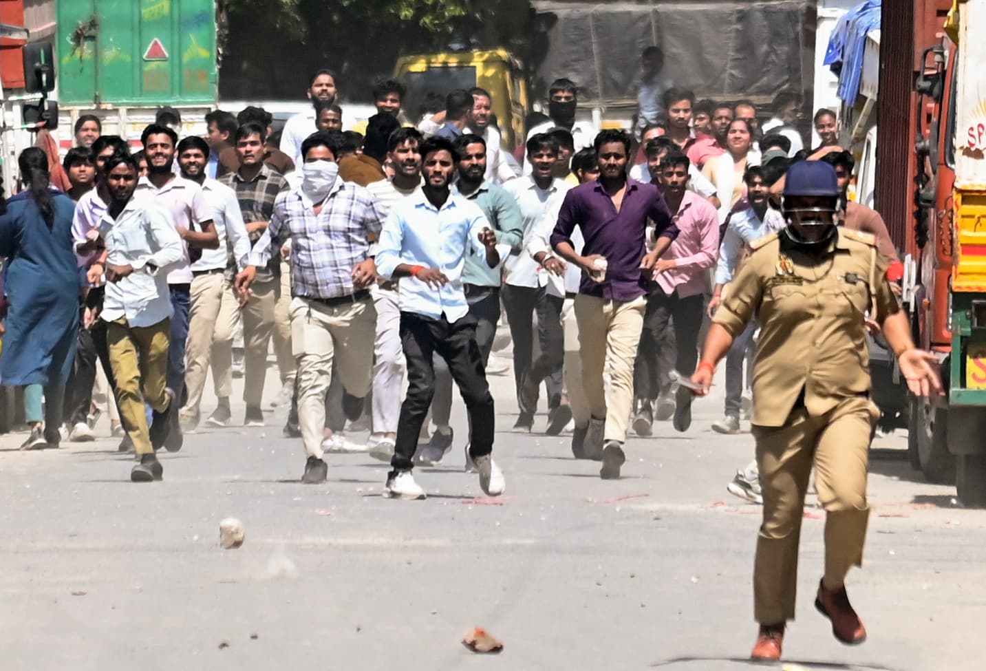 Protesters pelt stones at police in Noida