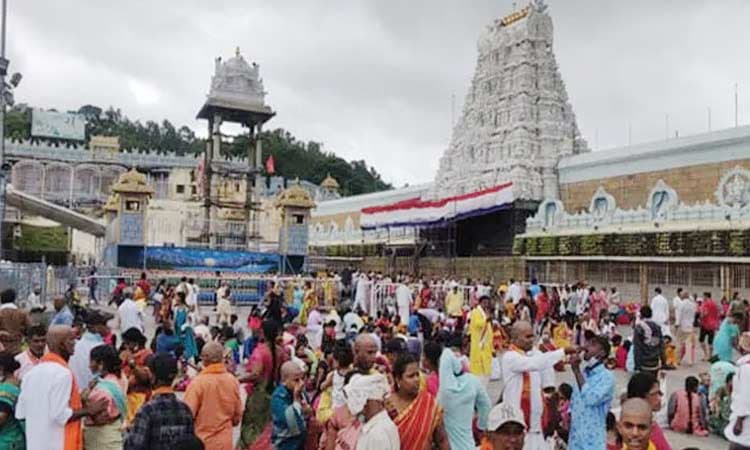 Heavy Rush of Devotees in Tirumala