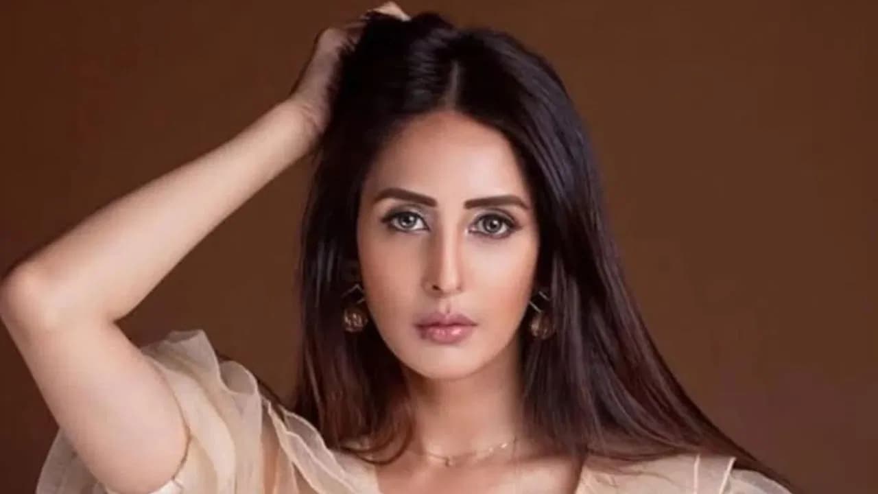 Chahatt Khanna Says Goodbye to Artificial Beauty; Embraces Natural Lifestyle
