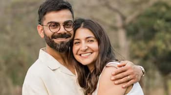 Virat Kohli & Anushka Sharma Visit Vrindavan Ashram!