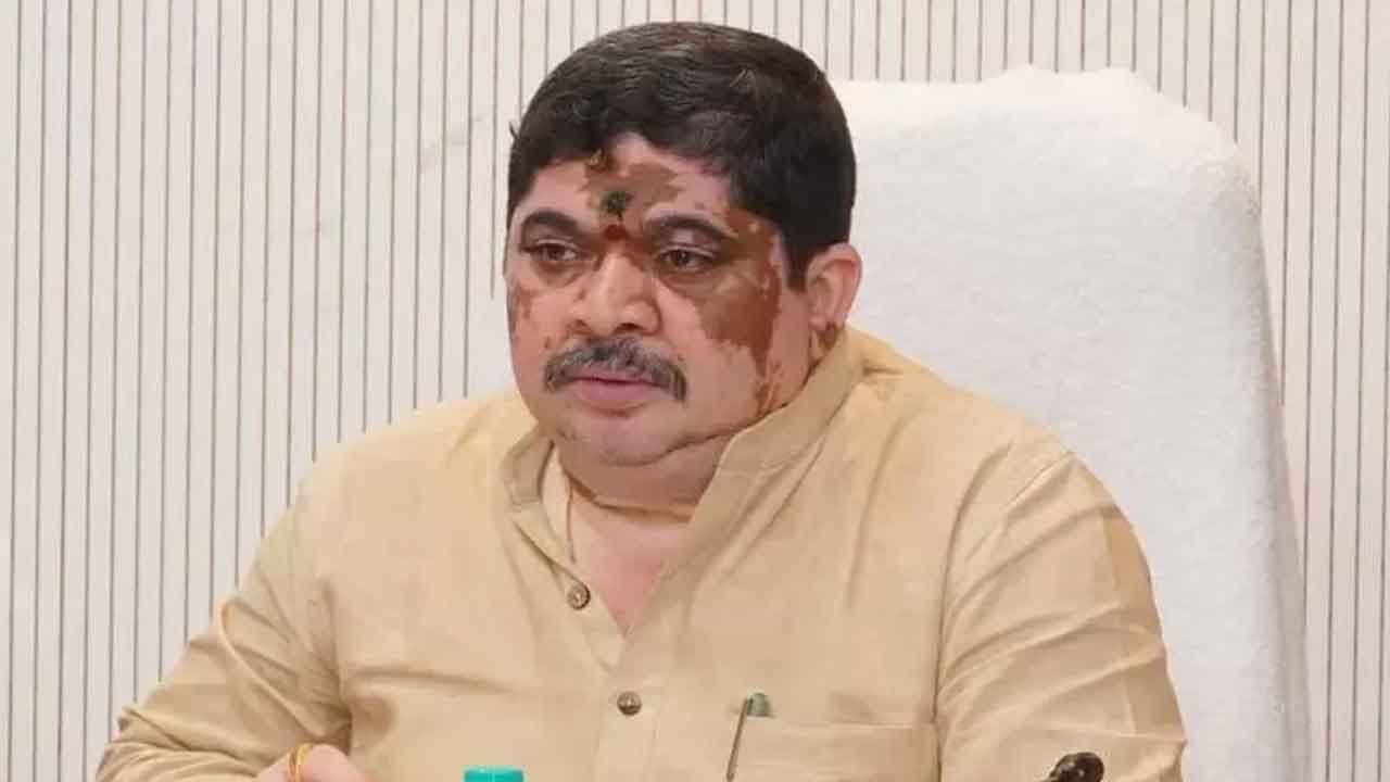 Ponnam Urges RTC Workers to End Strike