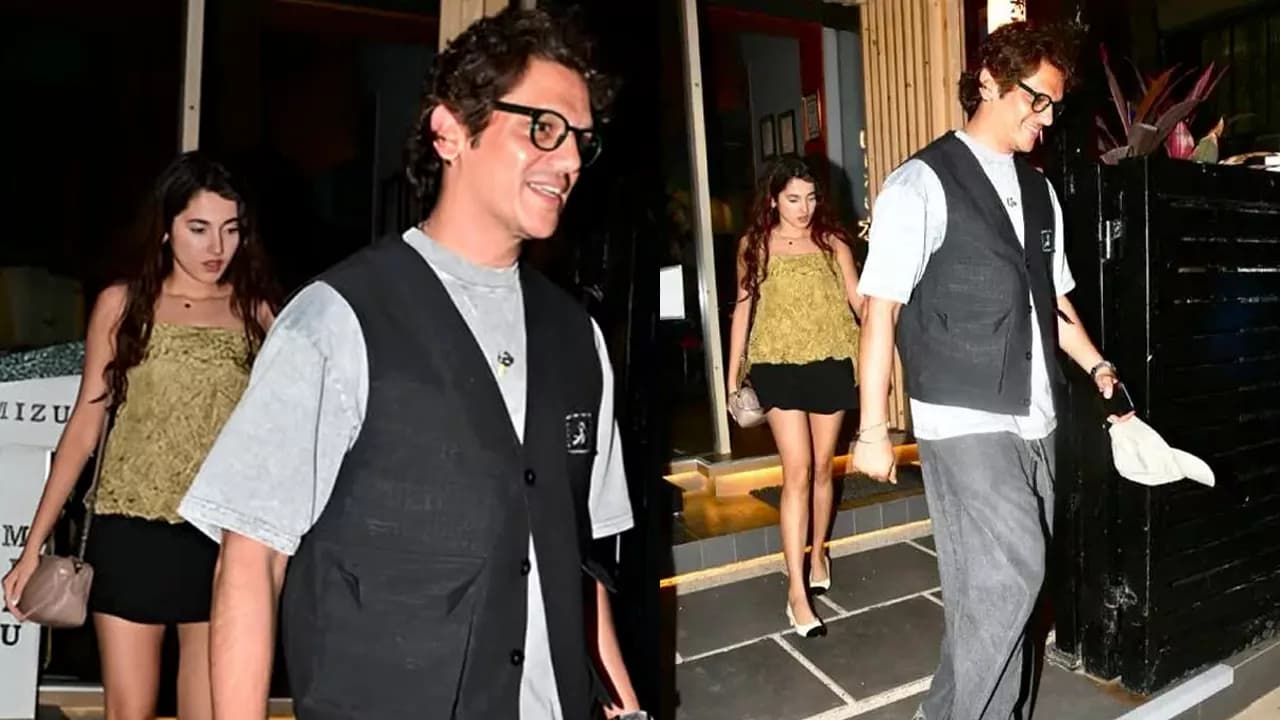 Vijay-Alia couple is a buzz on the streets of Mumbai