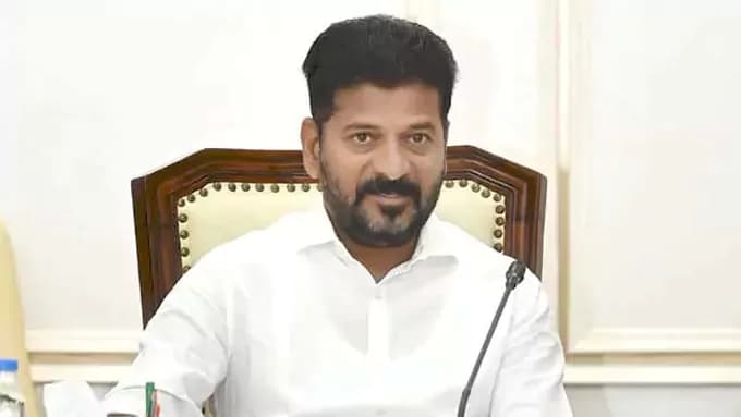 RTC Workers Should Not Take Hasty Decisions: Revanth Reddy