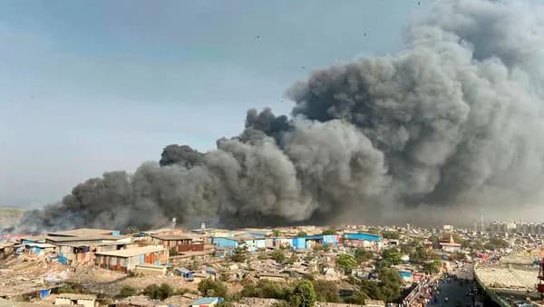 Major Fire Triggers Panic In Mumbai !