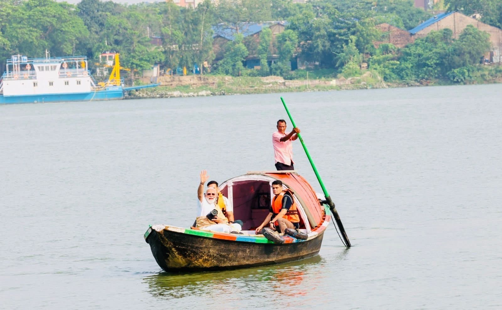 Prime Minister takes a boat ride on the Hooghly River