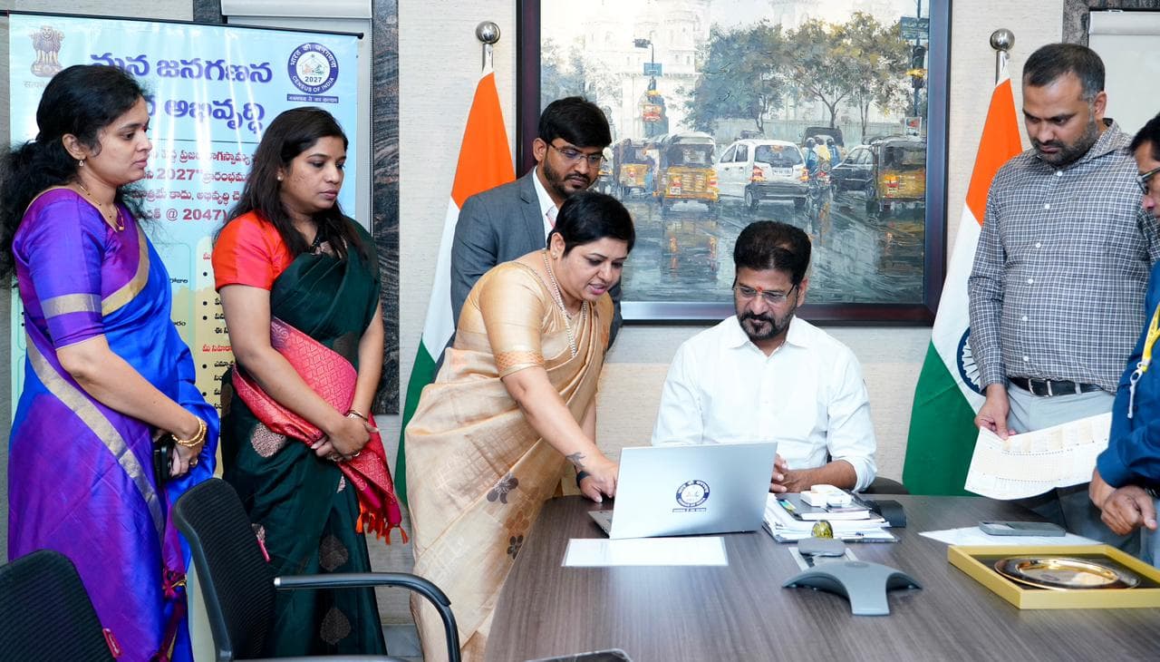 Chief Minister registers details in the census