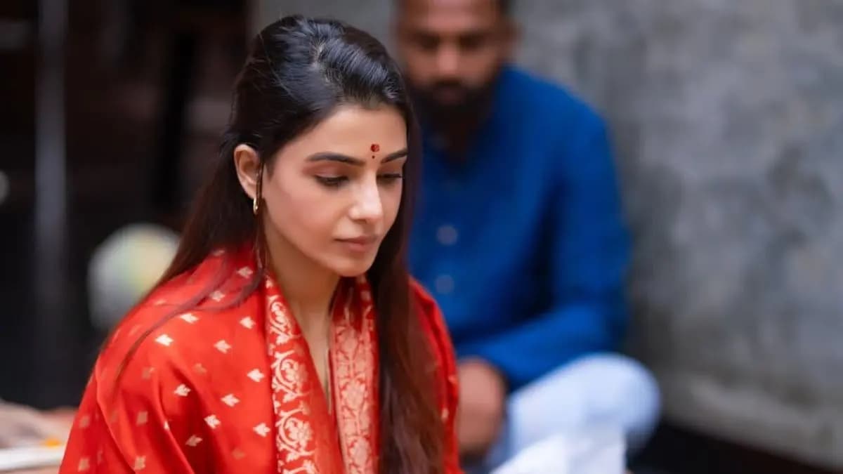 Samantha’s Puja Pic Has Fans Wondering… Is Raj Nidimoru In The Picture Too?